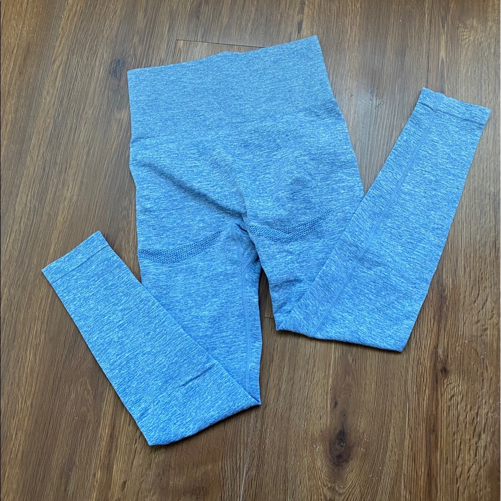 seamless leggings with booty contour